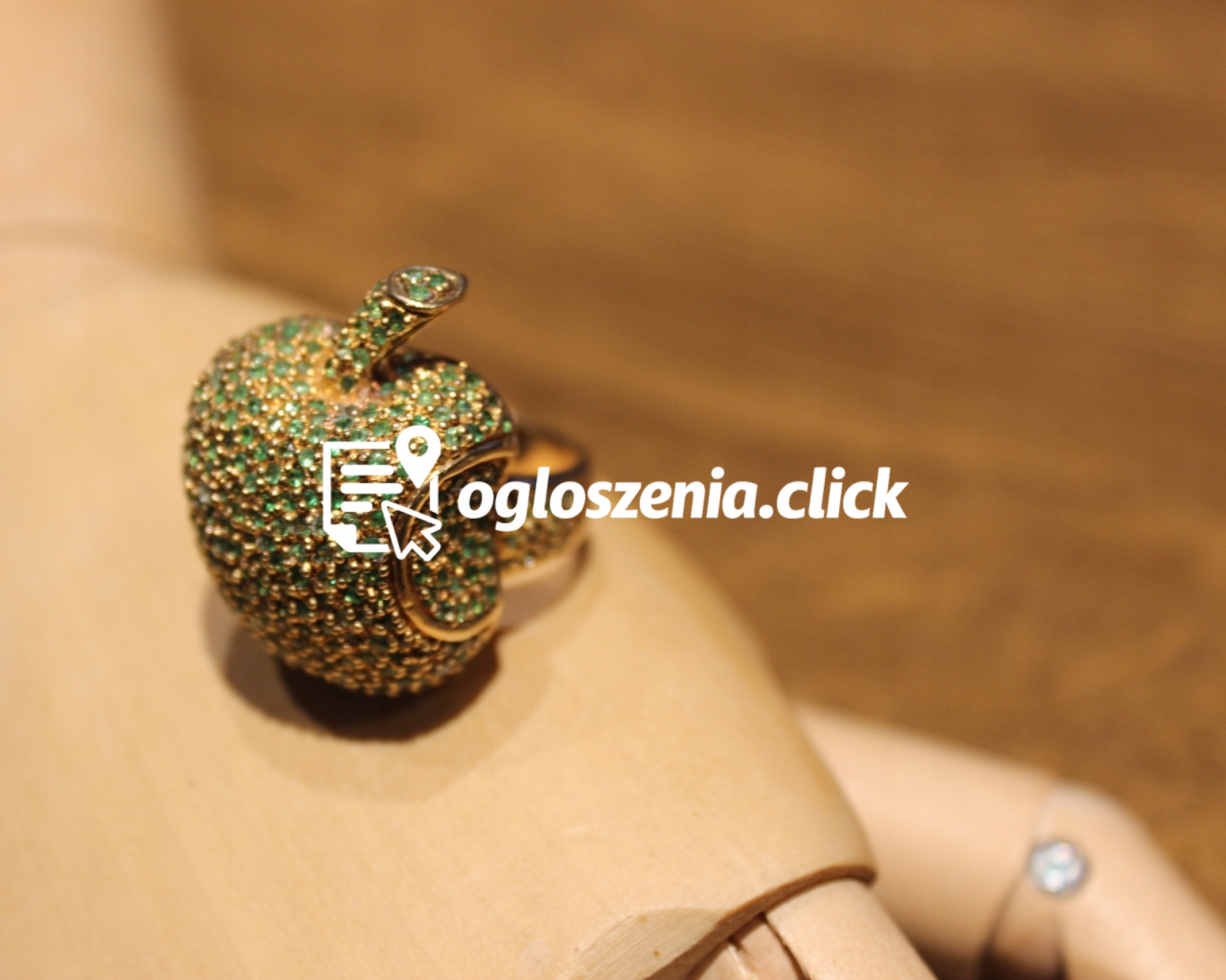 Zdjęcie produktu Srebrny pierscionek jablko tsaworyty r15